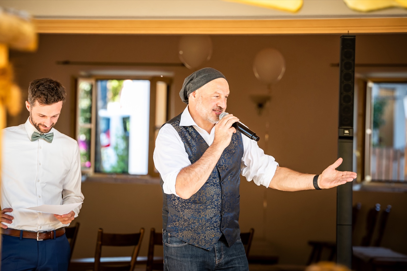 Party-Atmosphäre mit DJ-Beleuchtung